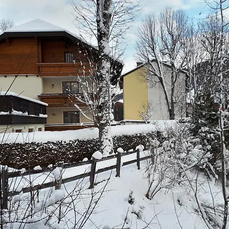 Riverhaus ホームステイ *