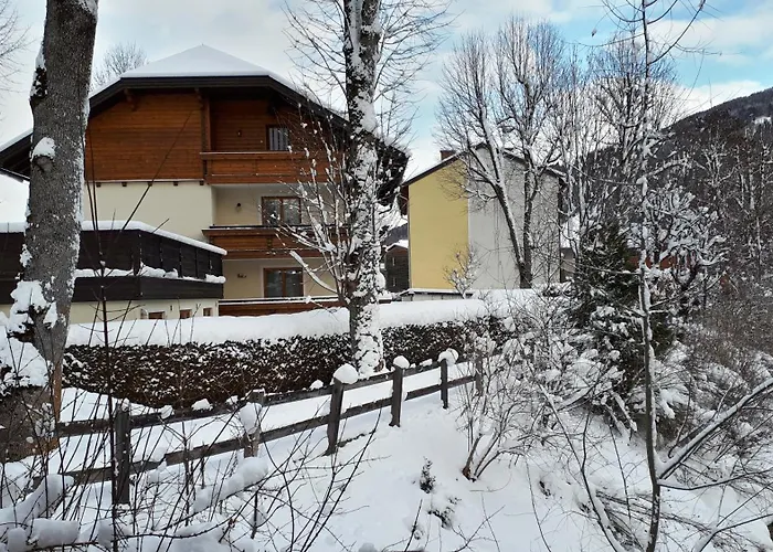 Riverhaus Проживання в сім'ї *